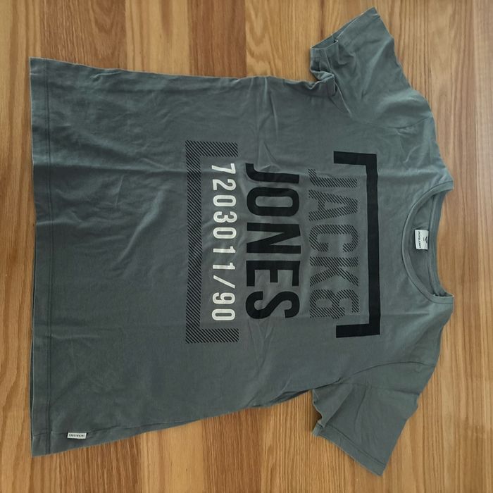 TEE shirt