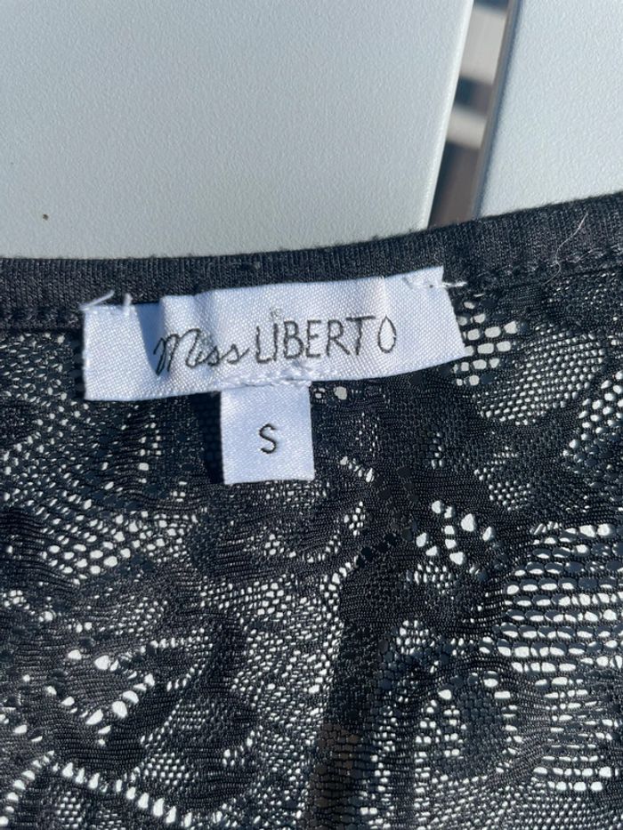 Débardeur noir fleuri Miss Liberto - photo numéro 3