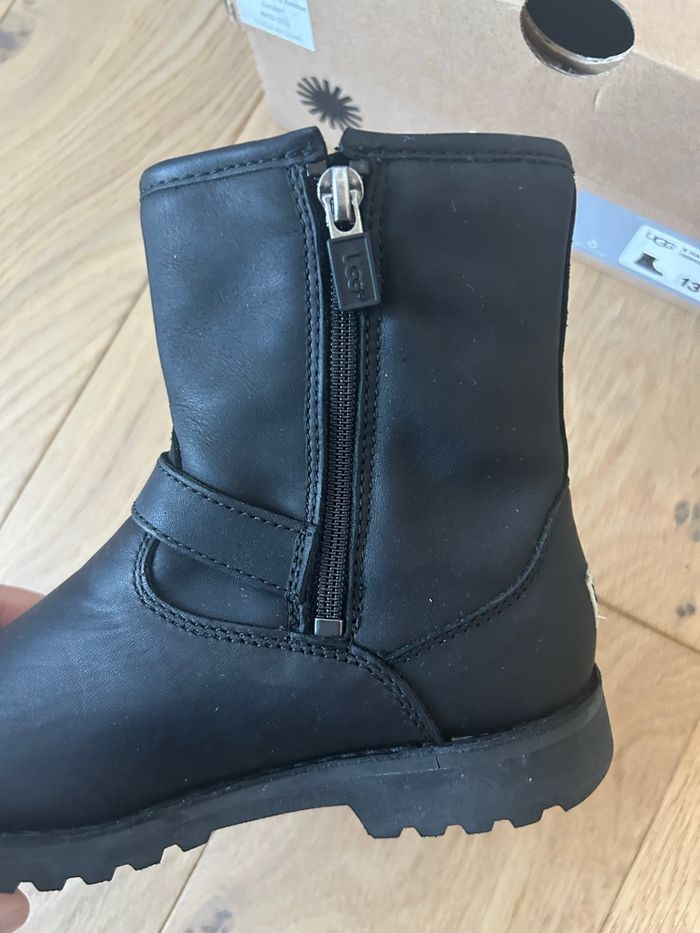 Boots UGG chaude et wateristant taille 30 neuve - photo numéro 2