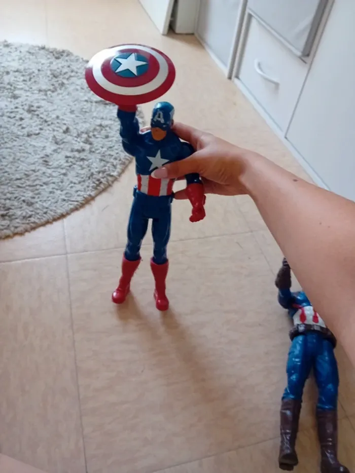 Figurine capitaine america - photo numéro 2
