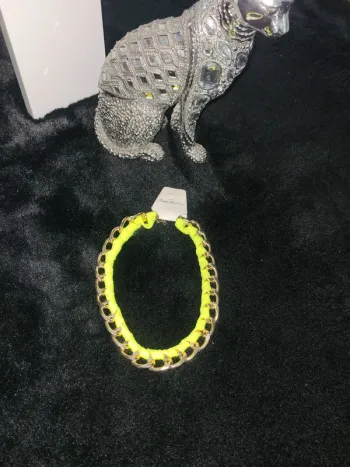 Collier neuf