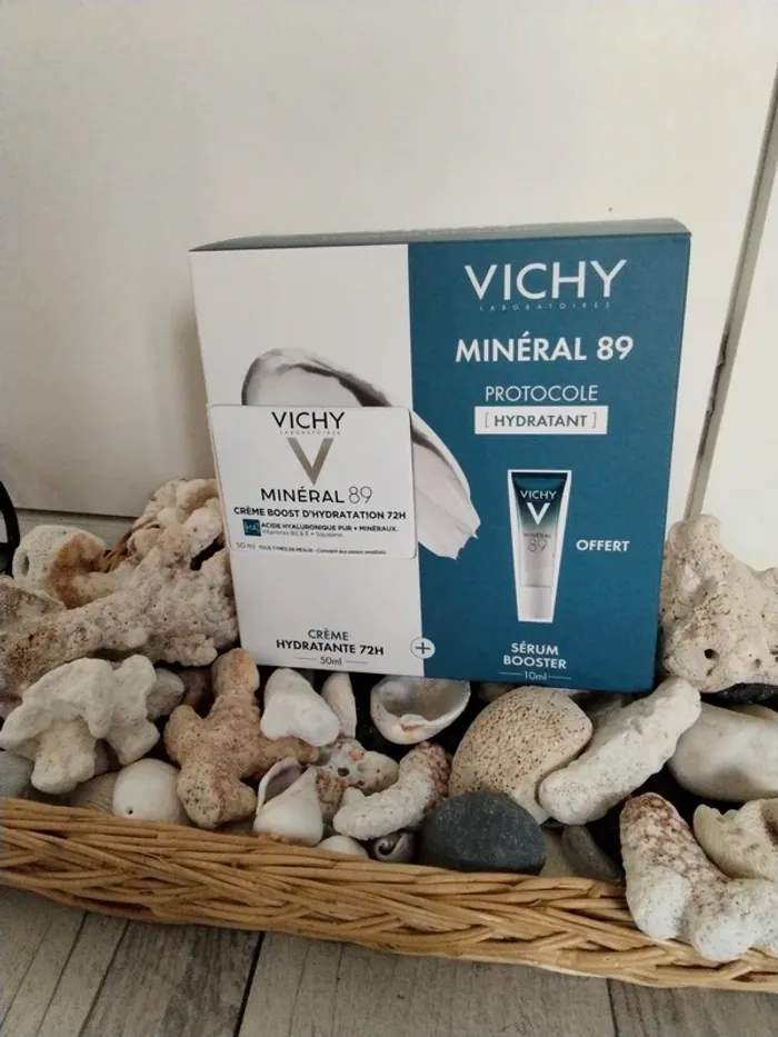 Un sérum + crème hydratante, minéral 89, vichy  neuve