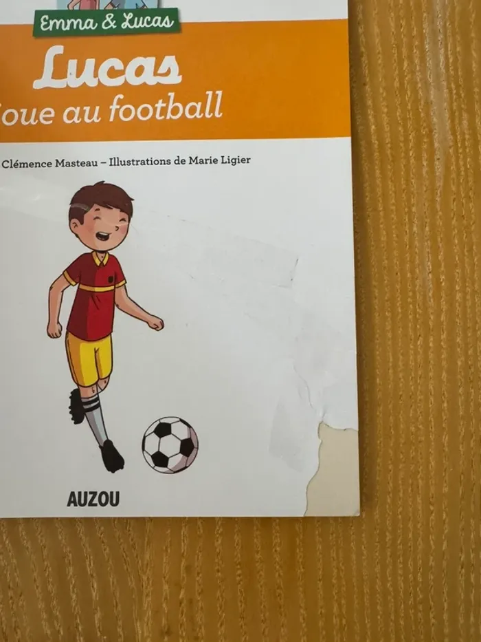Livre Lucas joue au football - photo numéro 2