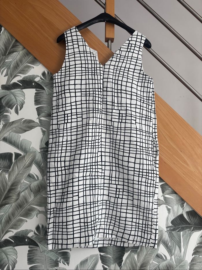 Robe sinéquanone neuve avec étiquette effet quadrillage noir et blanc - photo numéro 4