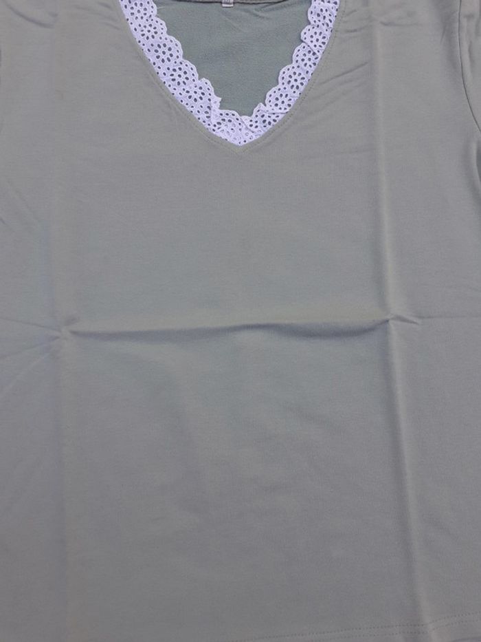 Sweat-shirt col V manches courtes broderie anglaise T42/44 - photo numéro 3