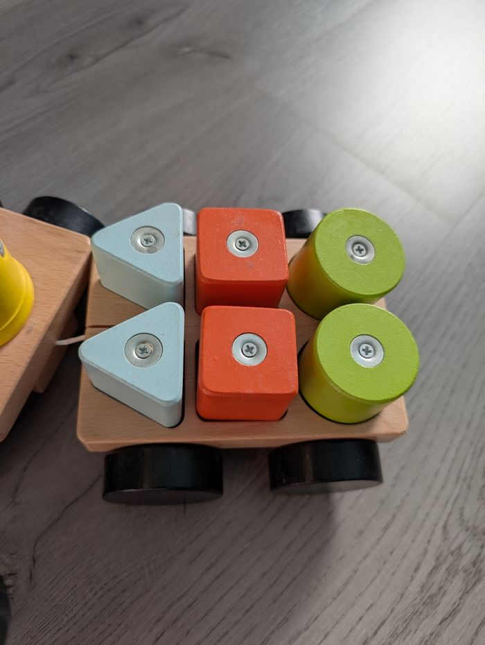 Camion grue Ikea jouet en bois - photo numéro 3