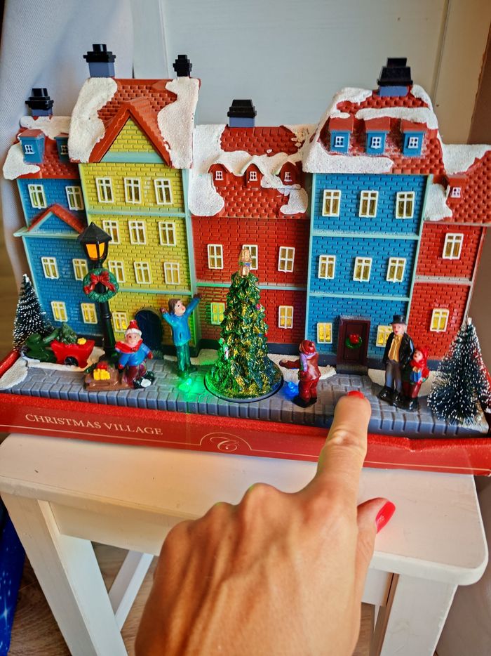 Village de noel lumineux et animé - photo numéro 3