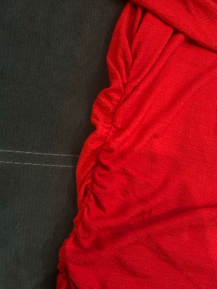Haut rouge stradivarius - photo numéro 4