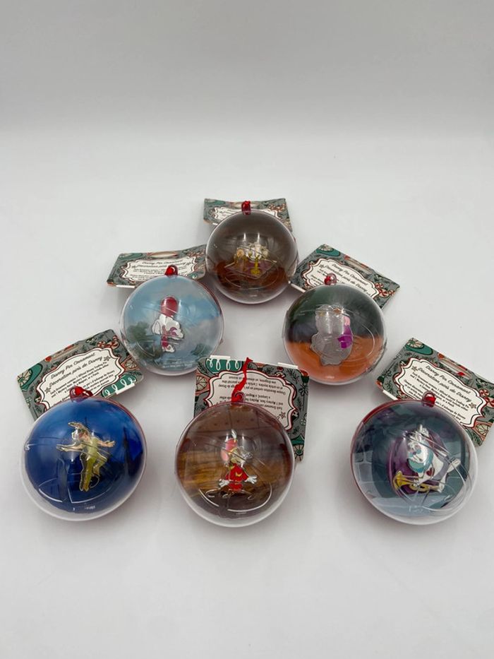 Lot de 6 coffrets cadeaux mystère et pin’s Disney édition limitée – Boule Disney / Ornements