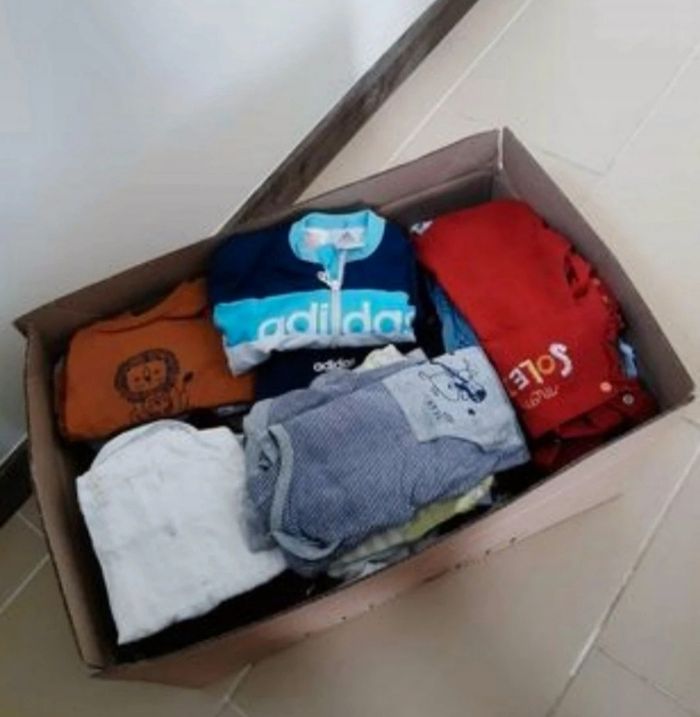 Vend carton vêtement garçon 12 mois - photo numéro 2