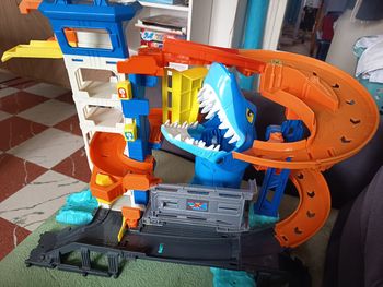 Circuit hot whells et lot de voitures hot whells