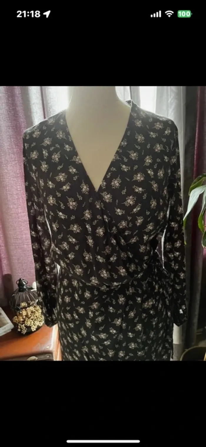 Jolie Robe noir à petites fleurs, taille S (taille grand) , Neuf - H&M - photo numéro 5