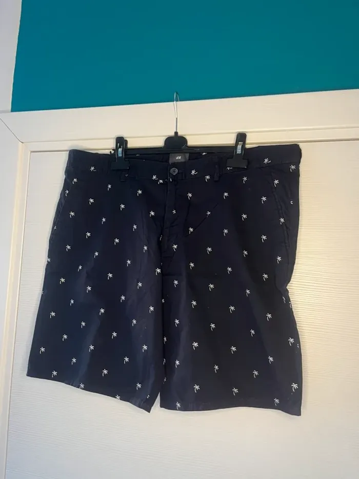 🔹 Short Chino Bleu Marine à Palmiers - H&M 🔹