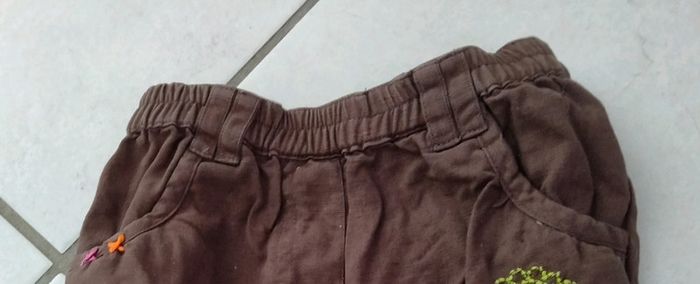 Joli petit ensemble tee shirt blanc et short marron. Bébé 6 mois - photo numéro 8