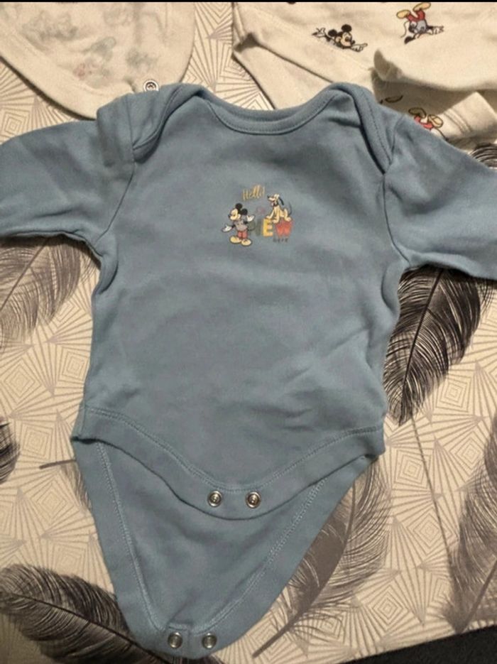 Lot 5 bodies bébé Disney – Taille 1 mois - photo numéro 2
