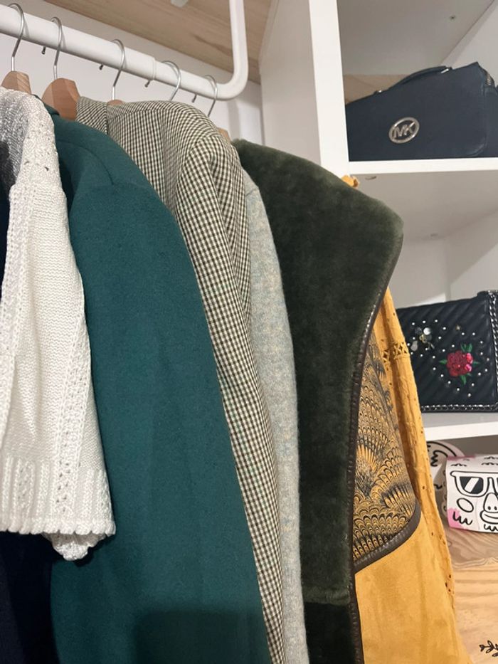 Chemise jaune moutarde avec broderie / détail ajouré et volant - photo numéro 5