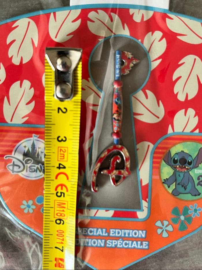 Clé pin’s édition collector Stitch - photo numéro 4