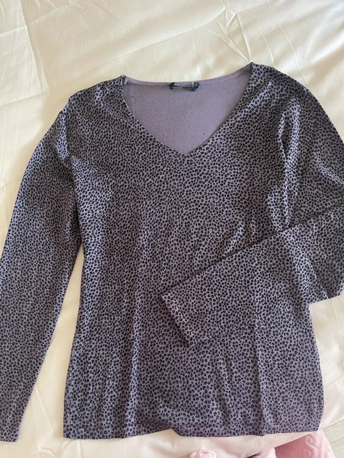 Pull léger en V violet et noir - photo numéro 2