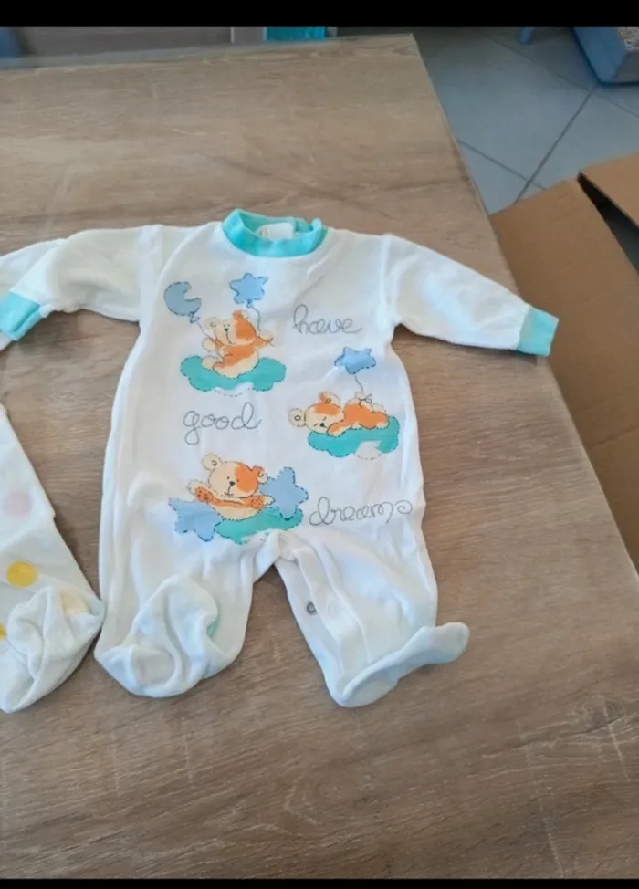 Lot 2 pyjama velours 3/6 mois - photo numéro 3