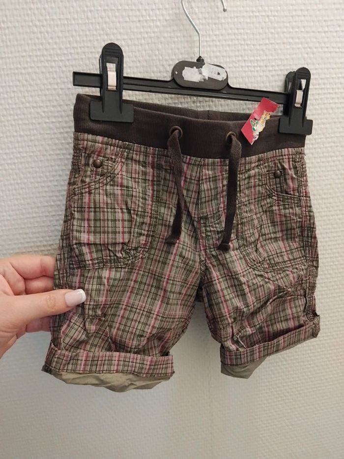 Shorts mixtes 4/6mois neuf