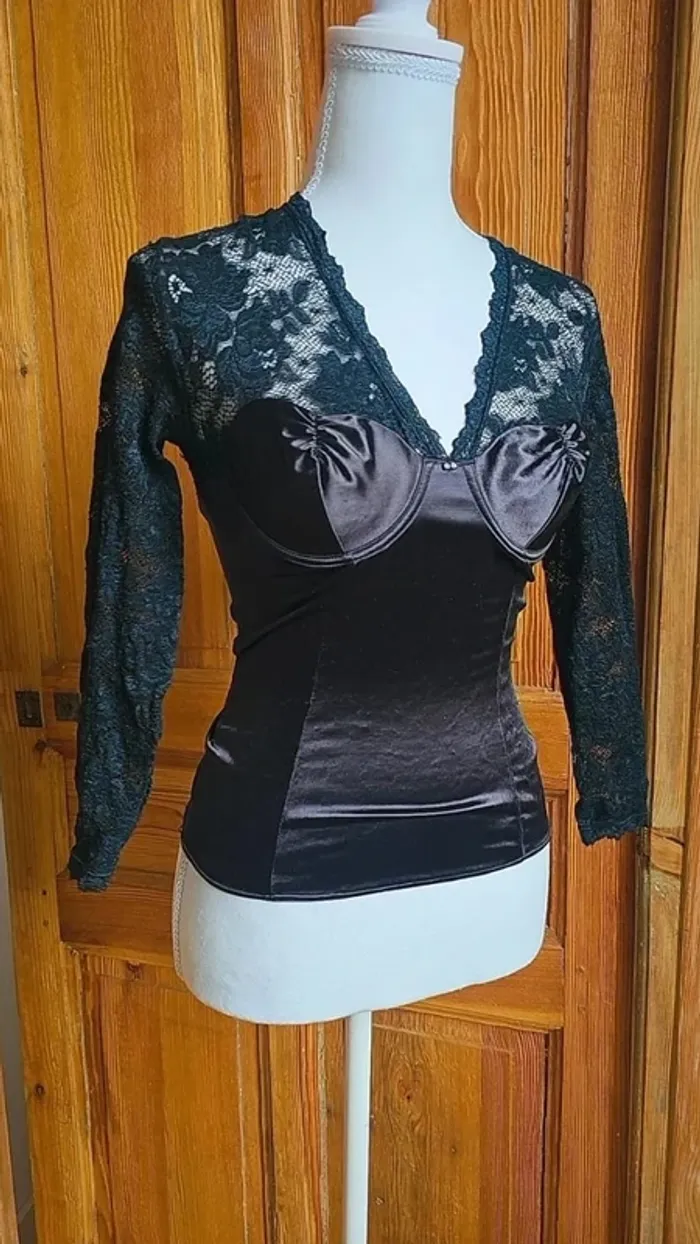 Top vintage en dentelle noir - photo numéro 2