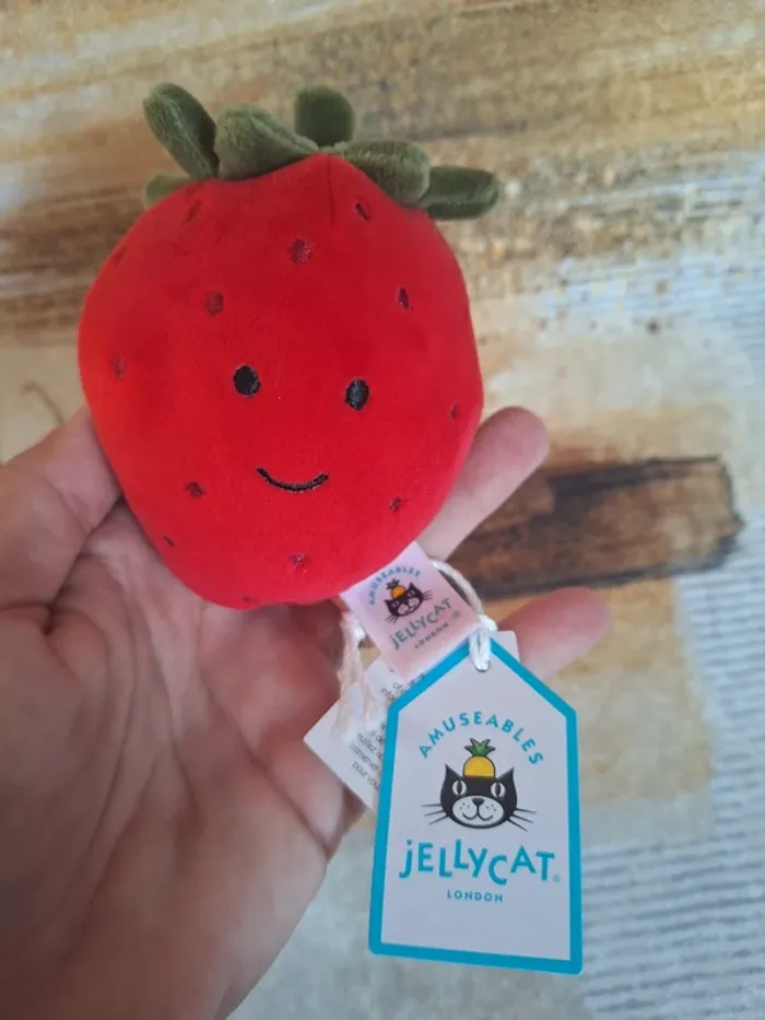 Fabulous Fruit Strawberry Jellycat retired BNWT - photo numéro 2