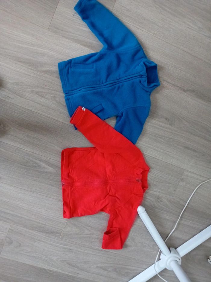 Veste polaire et veste zipper 24mois