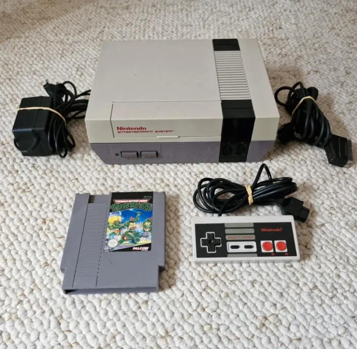 Console Nintendo nes et jeu tortue ninja tmnt en loose
