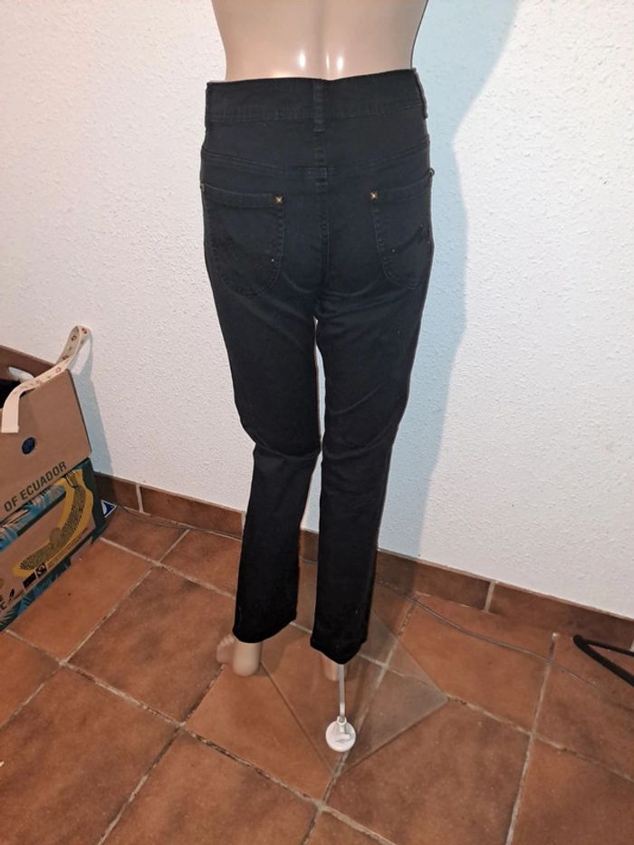 Jean femme taille 42 - photo numéro 2