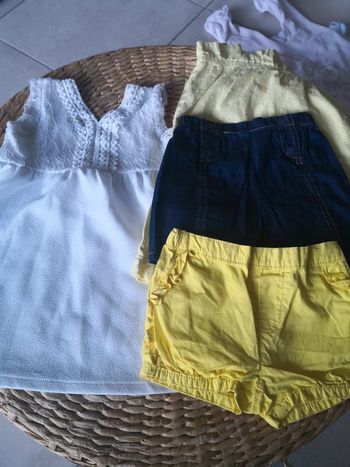 4 vêtements fille 12 mois très bon état