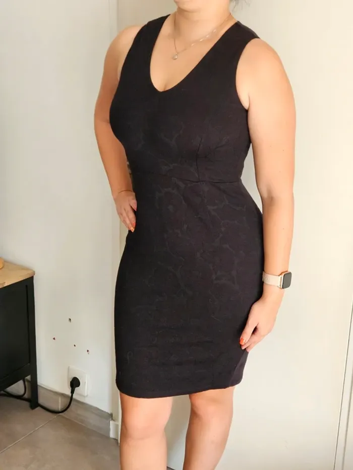 Robe noire cintrée