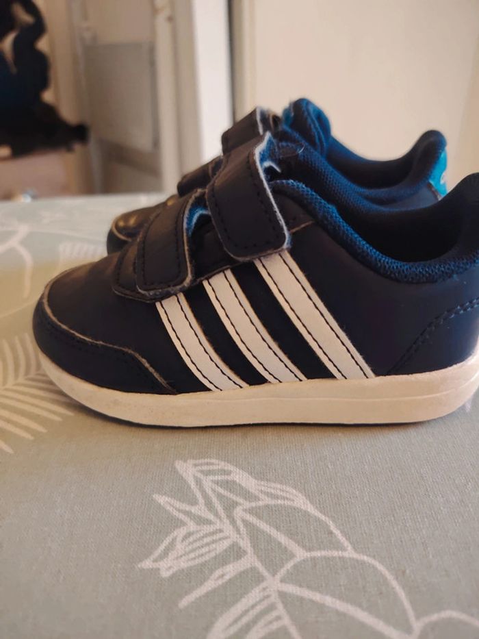 Basket Adidas taille 21