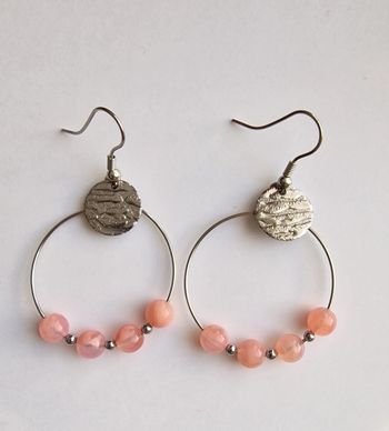 Boucle d'oreille créole perles roses