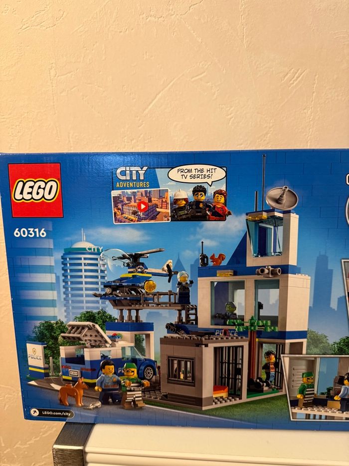 LEGO City Commissariat de police - photo numéro 2