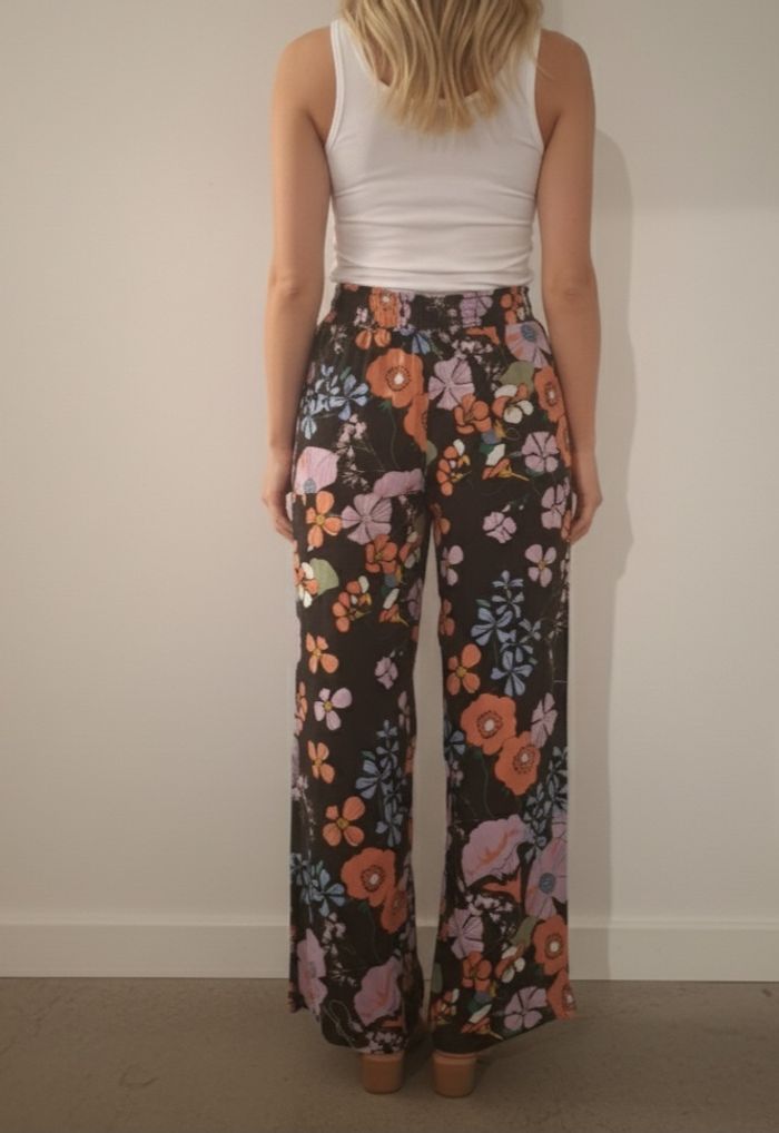 Pantalon fleuri - photo numéro 2