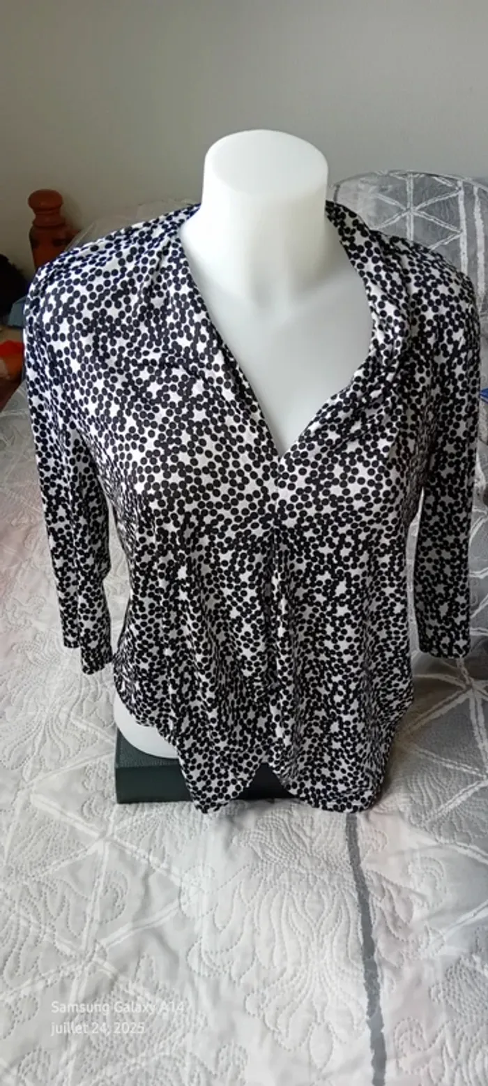 Blouse fluide manches 3/4 col V motif pois et fleurs en relief noir et blanc femme L cache cache - photo numéro 3