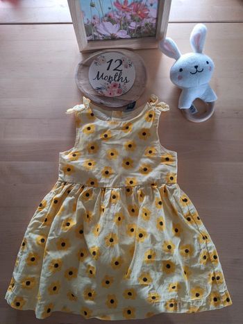 Robe pour fille taille 12mois marque Kiabi en très bon état