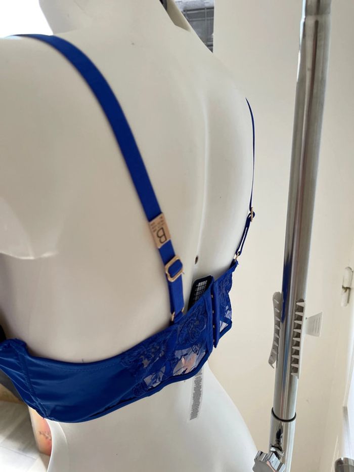 Soutien-gorge bleu - photo numéro 12