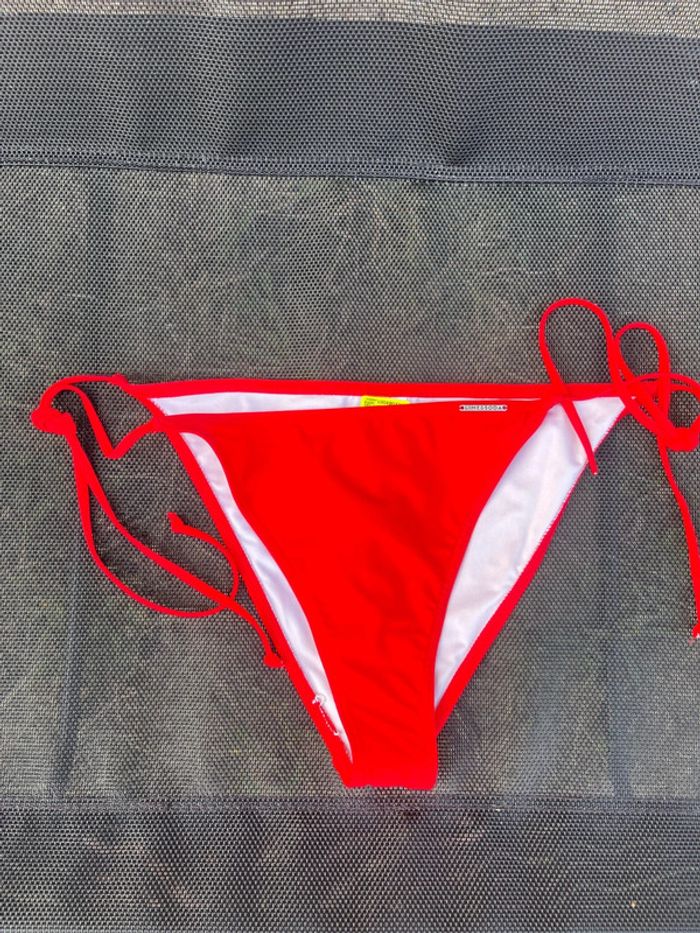 Bas de maillot de bain rouge taille S