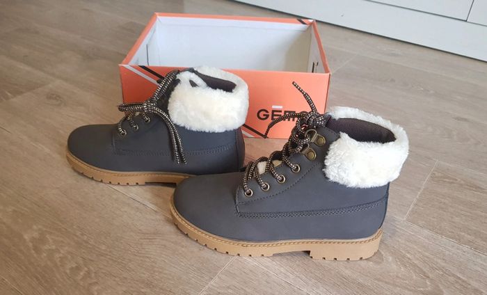 Bottines à lacets taille 36 - neuves - photo numéro 2