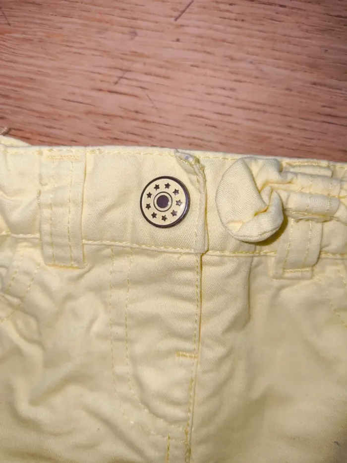 Short jaune 1 mois kitchoun fille excellent état - photo numéro 2