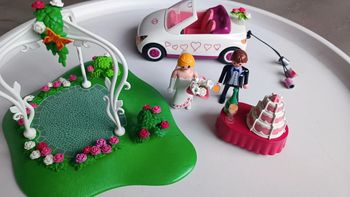 Couple mariés playmobil+ voiture