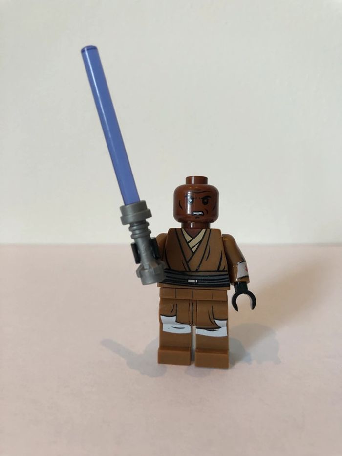 Figurine type lego Jedi Windu. Star Wars
