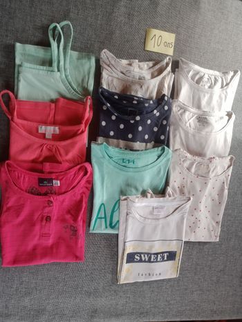 Lot tee shirt et débardeur 10 ans 