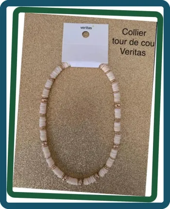 Très joli collier perles plates tour de cou Veritas