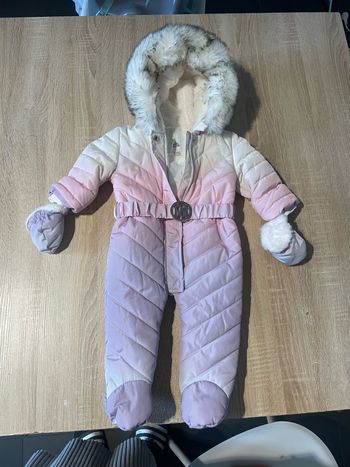 Combinaison avec gants portée 1 semaine taille 3-6 mois