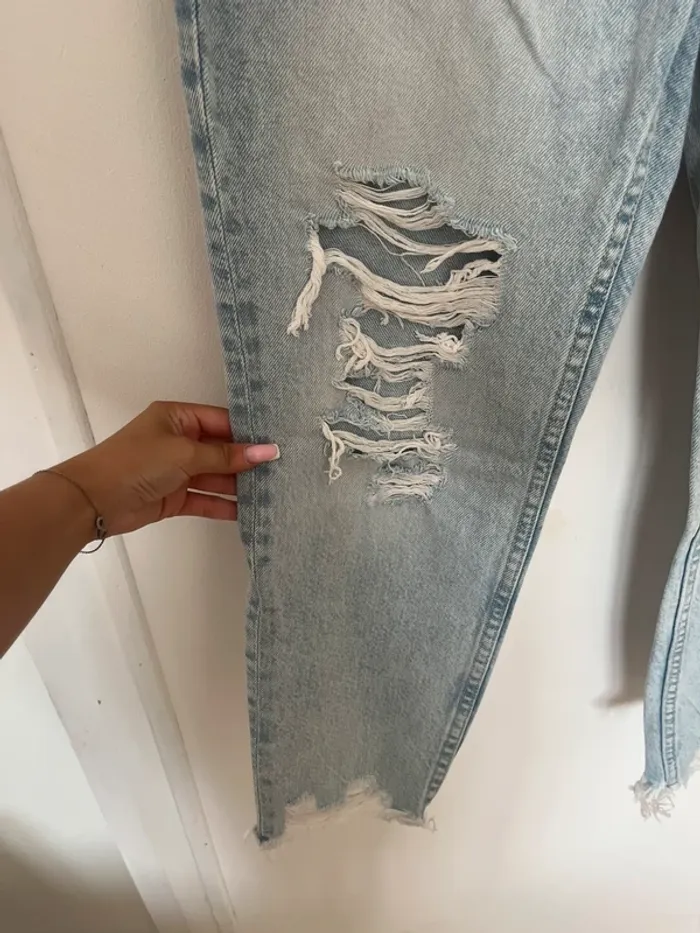 Jean mom troué Bershka - photo numéro 3