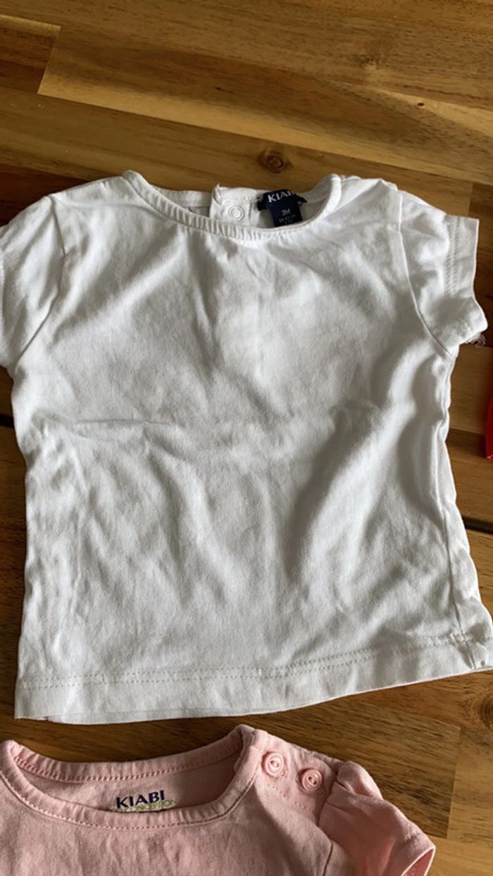 Lot de pantalons et t-shirts - photo numéro 2