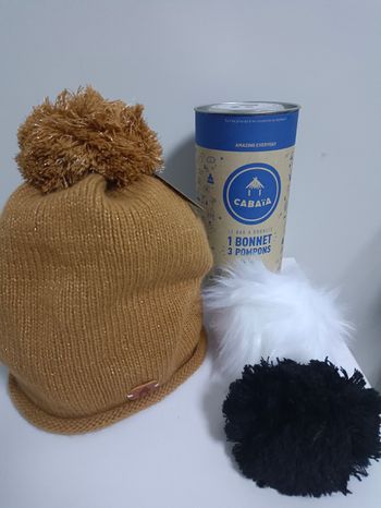 1 Bonnet cabaïa adulte 3 pompons 100% acrylique couleur camel neuf jamais porté envoi rapide