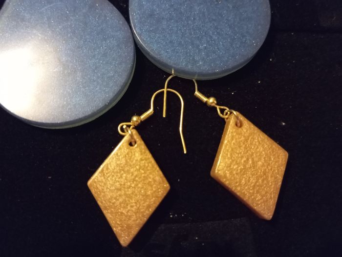 Lot de boucles d'oreilles en résine - photo numéro 3